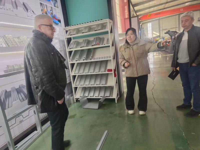 出口沙特地区的型钢机设备，公海555000冷弯工程师展实力以专业攻克小边与腰高难题