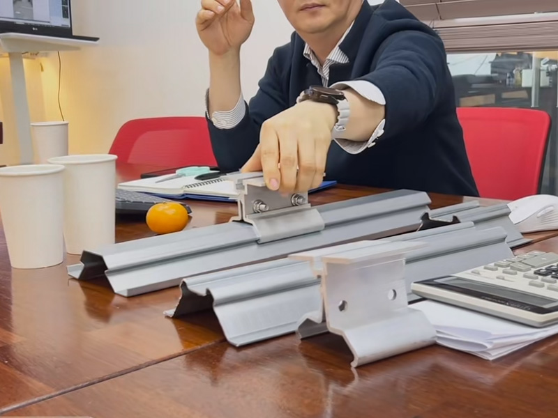 跳出 “内卷” 漩涡！公海555000冷弯联合韩方研发光伏屋面板型，迈向绿色能源新时代