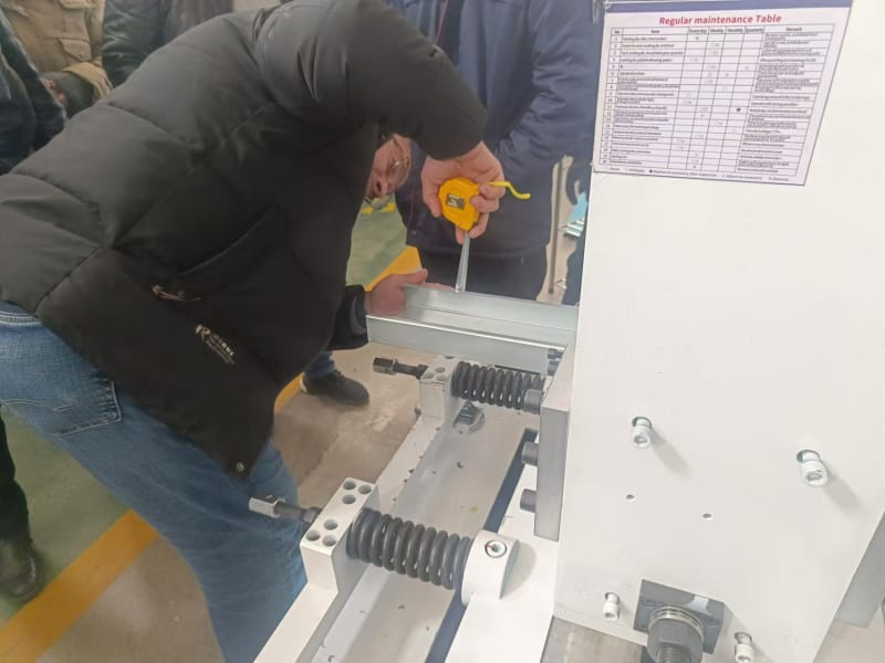 出口沙特地区的型钢机设备，公海555000冷弯工程师展实力以专业攻克小边与腰高难题